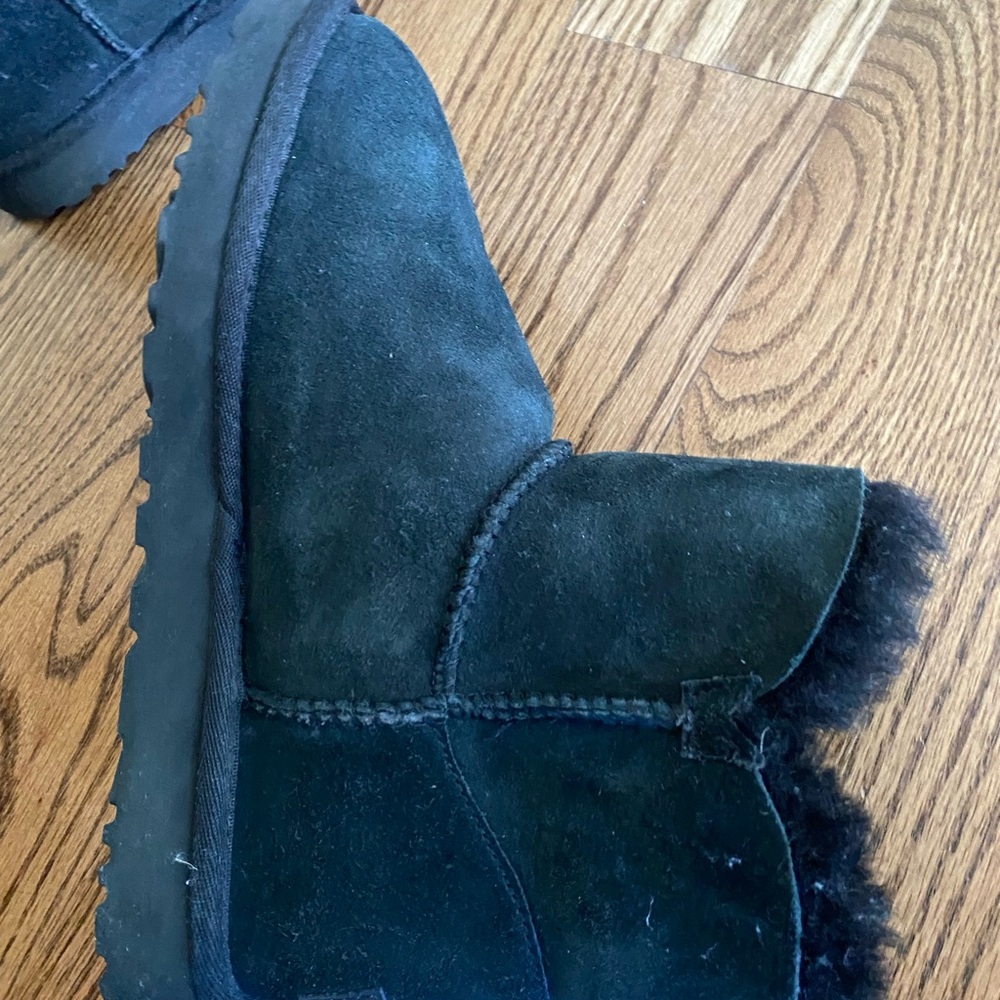 Uggs. Size 7. - image 4